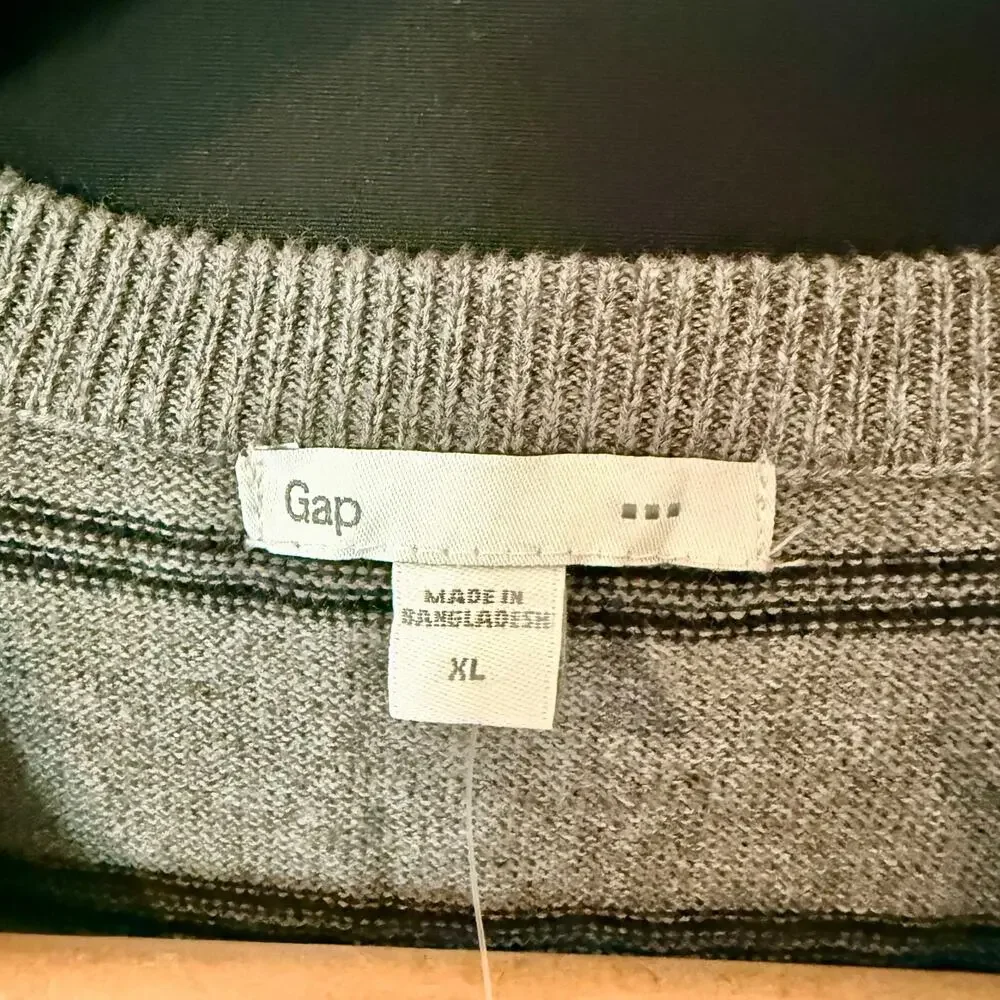 Gap Men’s Sweater Vest XL‎ Gray Striped V-Neck Pullover Knit NWT Preppy Golf